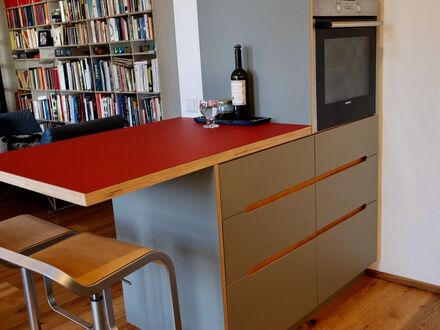 100qm Altbau | 3 Zimmer | Amerikanische Küche / Direkt im Szeneviertel / Hochwertige Designermöbel und viel Kunst | Bal…