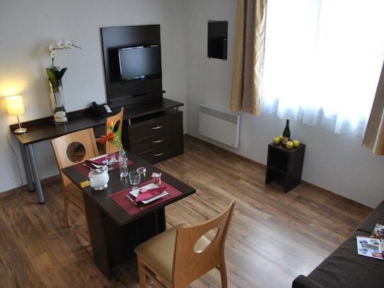 Modern, spacious 1-BR apartment, Caen