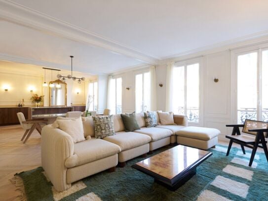 Elegant 100sqm Two Bedrooms in Marais