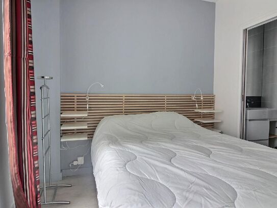 Lovely studio with separate bedroom and toilet, perfectly located