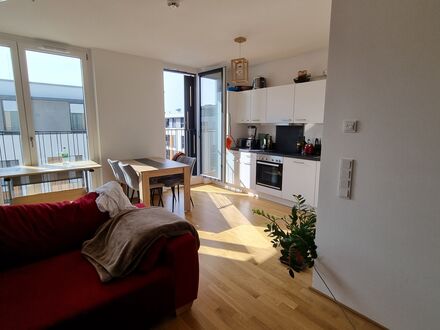 Zentral gelegene Wohnung mit Balkon und Glasfaser-Internet | Centrally located apartment with balcony and fibre internet