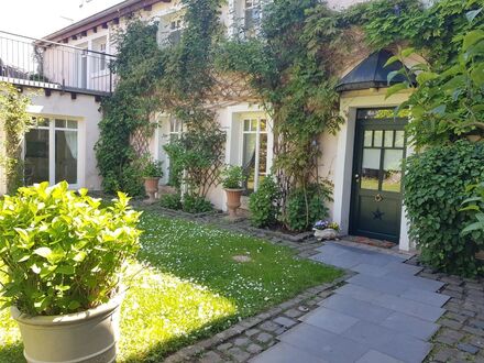 Außergewöhnliches Apartment in Frankfurt Eckenheim mit großer Terrasse und Blick auf Garten