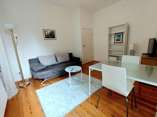 Very sunny and cosy apartment with balcony to green area, near FU and S1 Sundgauer Str.Station, Berlin - Amsterdam Apar…