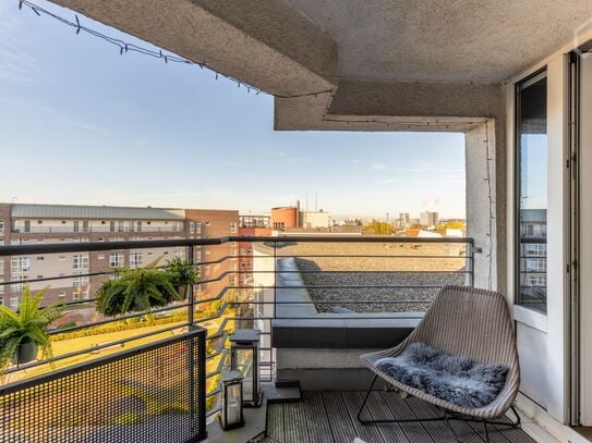 Light-flooded and central 2-room apartment near Elbbrücken