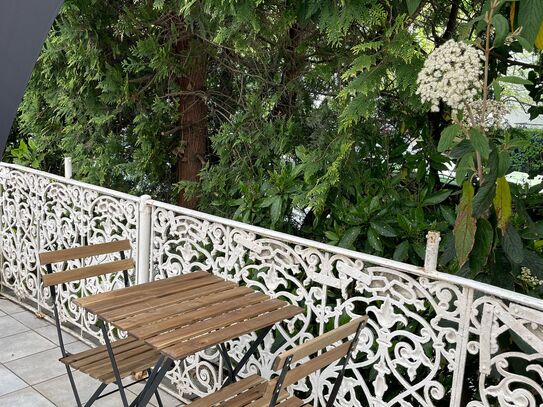 Cozy-Livings / Old building with terrace at the city park