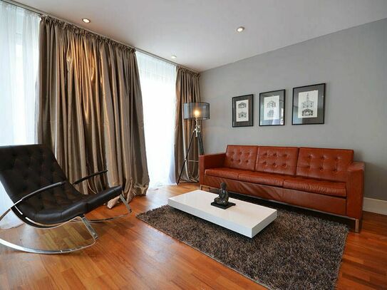 Luxuriös möbliertes und geräumiges Serviced Apartment Frankfurt für bis zu 2 Personen Nähe Main Tower