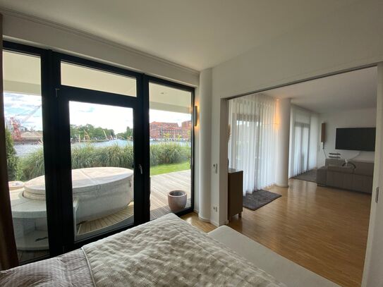 Beautiful luxury apartment in the city center of Berlin directly on the river Spree with 180 degree river view