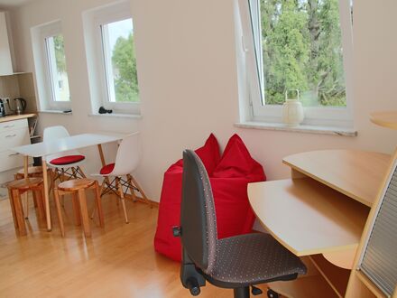 Schöne helle Dachgeschosswohnung Nähe U Bahn zum Zentrum | Schöne helle Dachgeschosswohnung