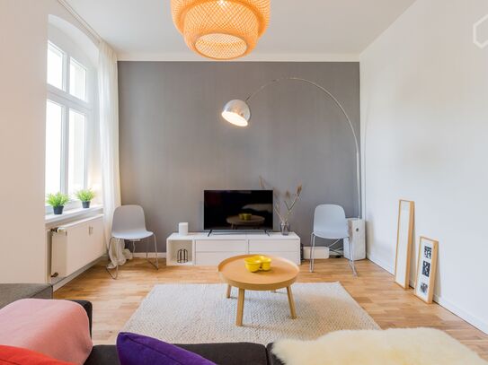 Moderne, helle und ruhige 2 Zimmer Businesswohnung mit Balkon im denkmalgeschützen Altbau im grünen Pankow