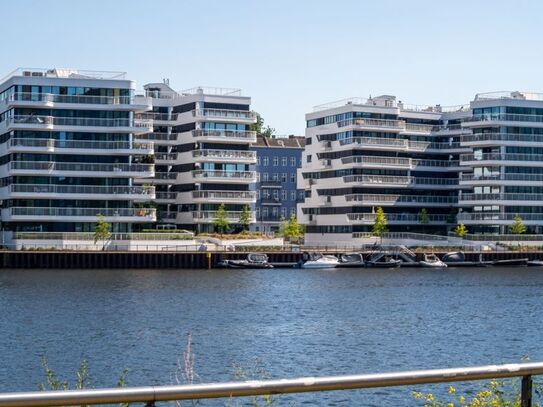 Luxurious apartment at the Spree river with a large sun rooftop terrace