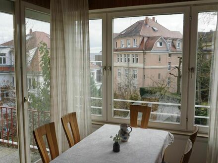 Großzügige helle Wohnung in beliebter Halbhöhenlage Stuttgarts