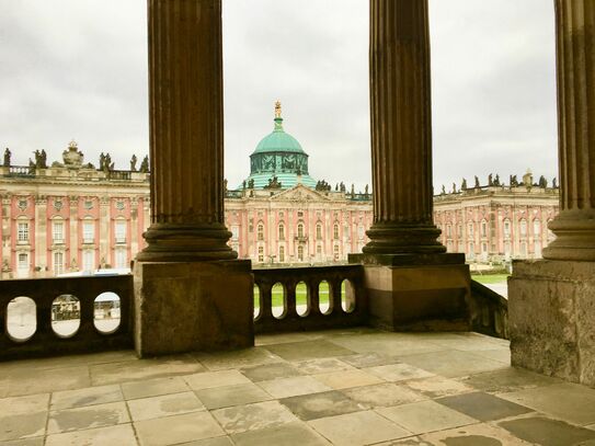 Potsdam: helle, ruhige Wohnung mit großem Balkon bei Schloss Sanssouci