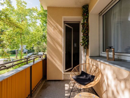 Urban Elegance: Lankwitz 2-bedrooms Apartment with private Balcony, Berlin - Amsterdam Apartments for Rent