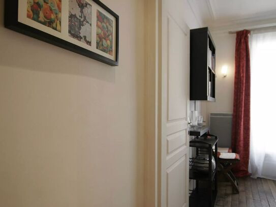 3 ROOM FLAT - MONTMARTRE