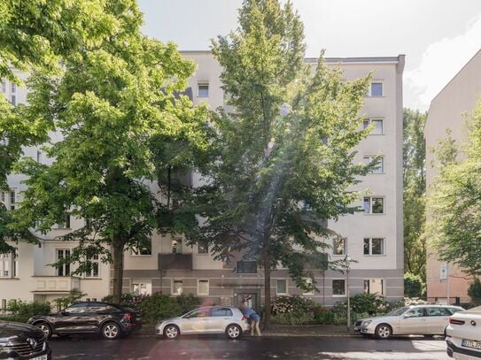 Beautiful and sunny apartment with 2 balconies near Ku'damm, Berlin - Amsterdam Apartments for Rent