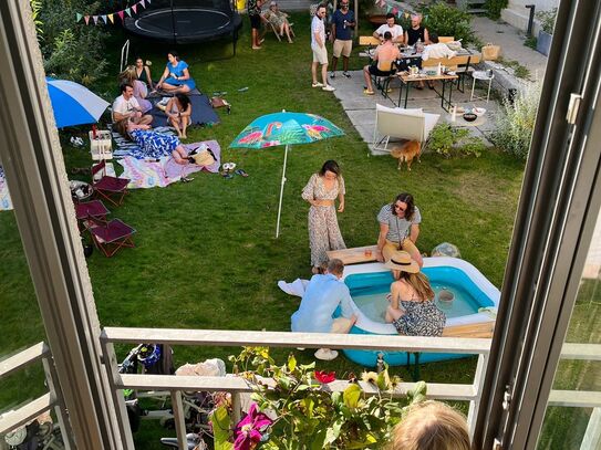 Charmante, moderne, mehrstöckige Wohnung mit Balkon & Garten