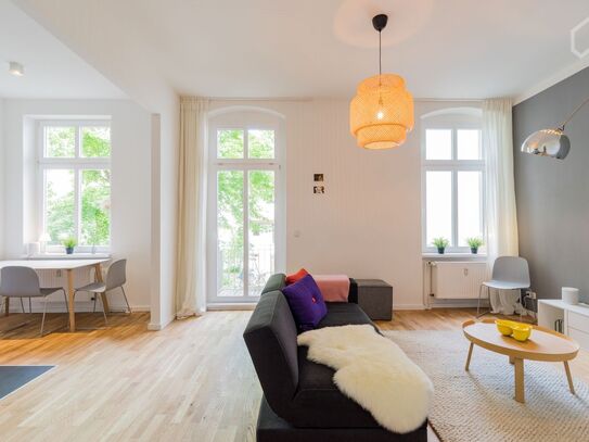 Modern, bright and quiet 2 room business apartment with balcony in a listed old building in green Pankow, Berlin - Amst…