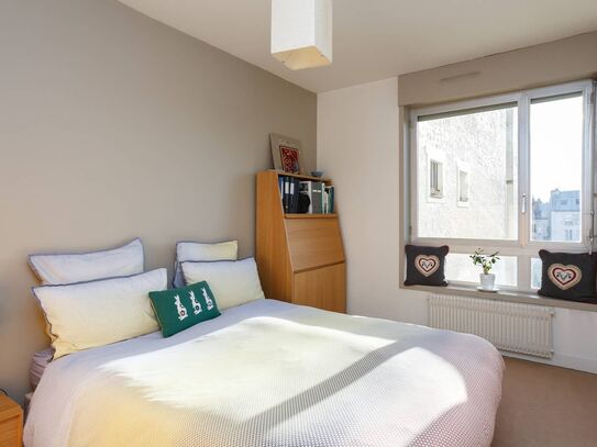 Modern 2bdr appart close to Champs Elysées and metro station