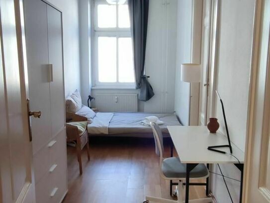 Privatzimmer in Prenzlauerberg 3 Schlafzimmer Wohnung zum teilen