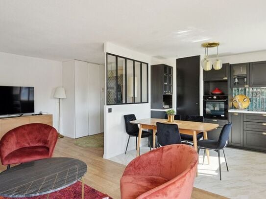 Spacious and Stylish 3-Bedroom Apartment with Balcony near Paris City Center