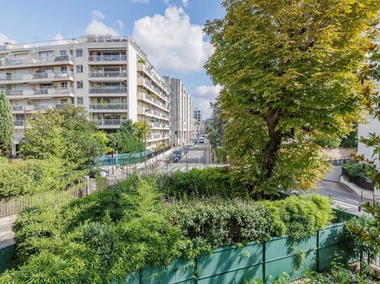 Charming 9m² studio in Neuilly-sur-Seine, close to public transportation and the Bois de Boulogne.