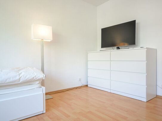 Core renovated, central and fully furnished commuter apartment in Lindenthal