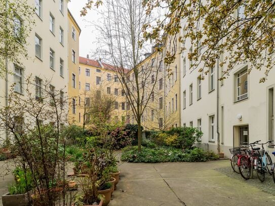 Feel-good home on Savignyplatz in Charlottenburg