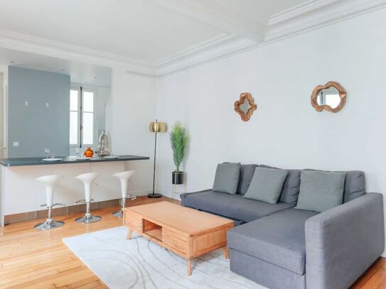 Modern flat near Parc Monceau