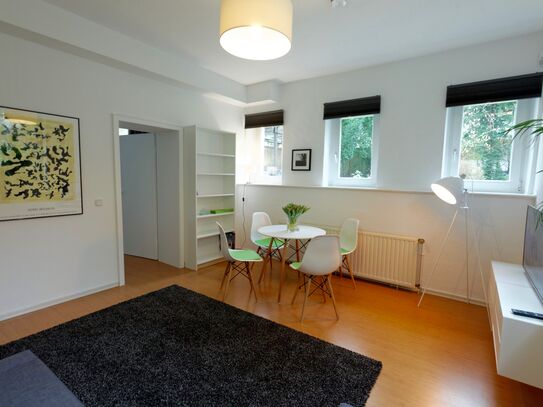 Modern & quiet 2-room flat in Cologne Lindenthal with garden view - 2 minutes away from citypark