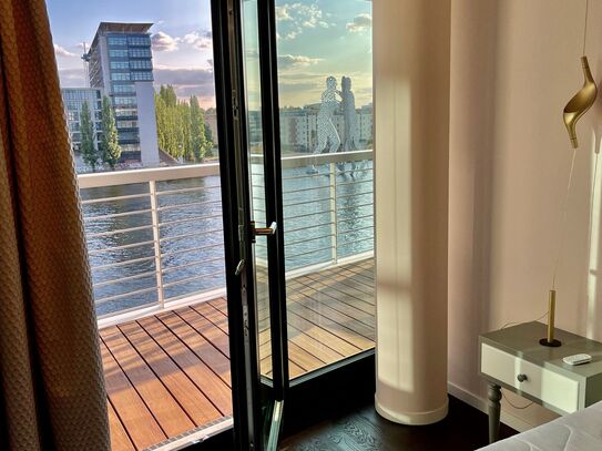 Luxury apartment in Berlin city center directly on the river Spree