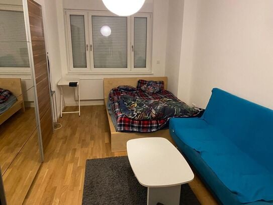 Charmante 1-Zimmer-Wohnung nahe S+U Bahnhof Lichtenberg, ideal für Paare