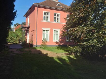 Sonnige Wohnung im Grünen mit großer Dachterrasse