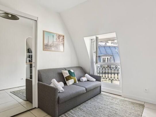 Charming 11m² Studio with Elevator in Haussmannian Building in Paris' 9th Arrondissement