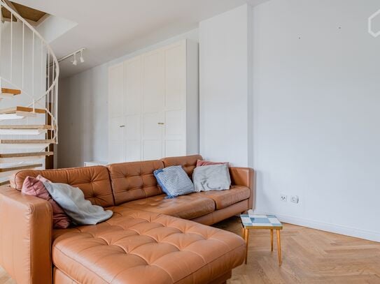 Urban Chic: Stylish 2-Bedroom Retreat with Balcony near Zionskirchplatz, Mitte / Prenzlauer Berg