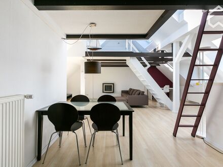 Ruhige, sehr helle und zentrale 1,5 Zimmer Dachgeschosswohnung mit Loftkarakter in Altona | Modern, loft-alike and cent…
