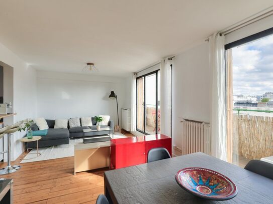 Charming apartment on top floor of a modern building, center of Boulogne