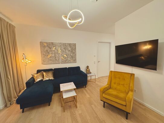 Top Lage: Neues Luxus Apartment mit Spreeblick und Concierge