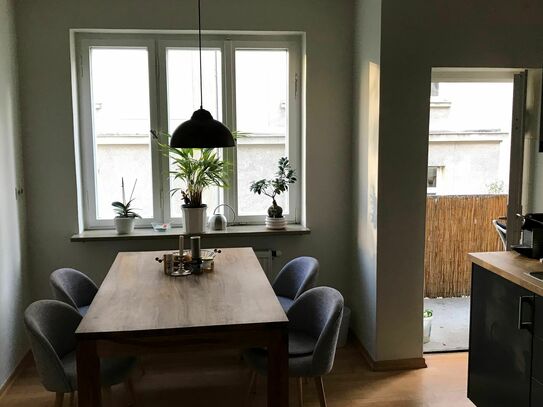Möblierte 2,5-Zimmer-Wohnung mit Balkon und Einbauküche in Schwabing-West