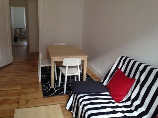 Komfortables Apartment mit separatem Wohnzimmer und Aufzug in Berlin (10115)