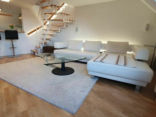 Helle & wundervolle Maisonette Wohnung komplett eingerichtet mit Klimaanlage und Stellplatz