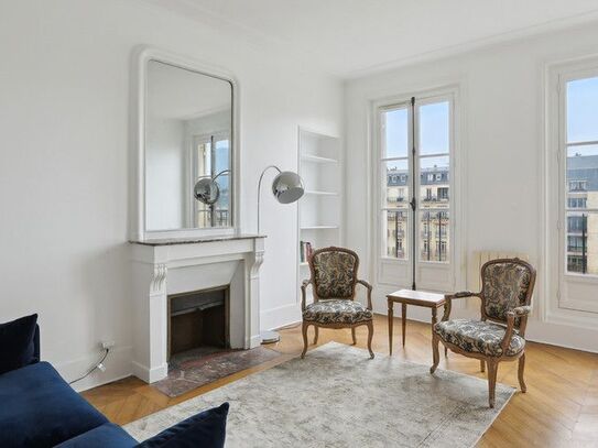 Elegant & Spacious Parisian Apartment with Stunning Views in the 7th district