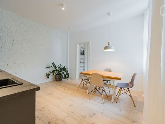 Beautiful, quiet & bright 2-room apartment centrally located in Neukölln