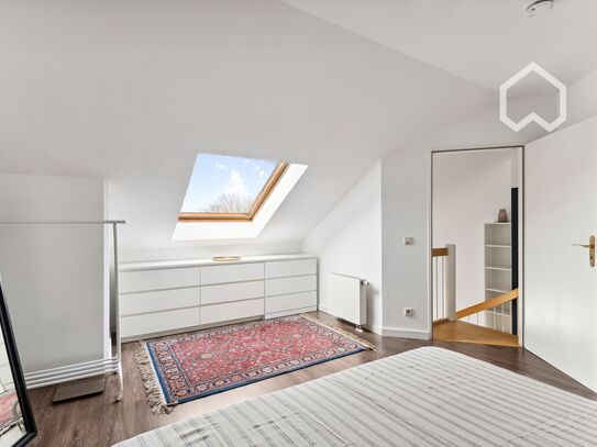 Fashionable, sunny loft in Weißensee including underground parking space