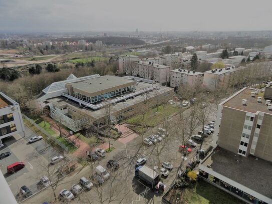 Spacious apartment in Bornheim with large balcony and view of the skyline, top infrastructure, Frankfurt - Amsterdam Ap…