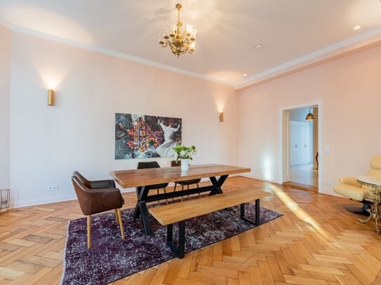 Newly Renovated: Luxurious 6 room Apartment Near Kurfürstendamm