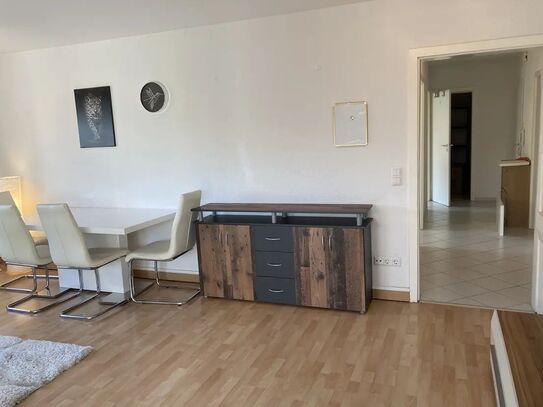 Möblierte 3-Zimmer-Wohnung mit Balkon, Einbauküche und Garage in Stuttgart