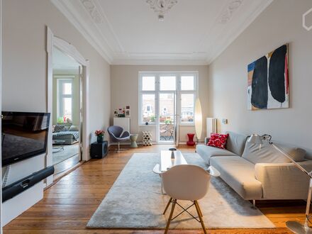 Nähe Südkreuz und Schloßstr.: sonnendurchflutete modern eingerichtete Altbau-Wohnung mit 2 Balkonen | sunny and fashion…