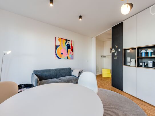 ERSTBEZUG! Designer-Apartment in Tempelhof mit privater Terrasse