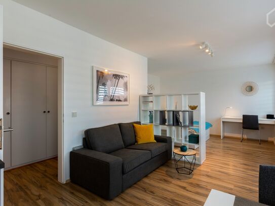 Bright, modern Apartment in the city centre of Leverkusen (close to main station, car park optional)