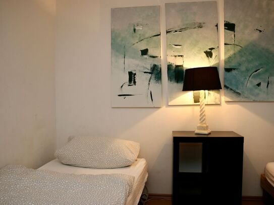 Modern Loft (120 sqm) for up to 8 Guests – Fully Furnished, No Deposit, Cleaning Service Included!, Mulheim an der Ruhr…